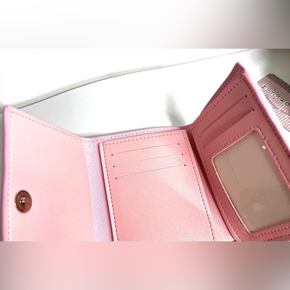 Hello Kitty Wallet - Picture 3 of 3